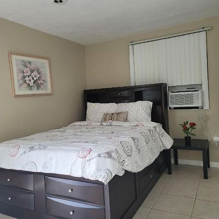 Entire Guesthouse 5 Mins To Siesta Key & Downtown Sarasota Eksteriør bilde